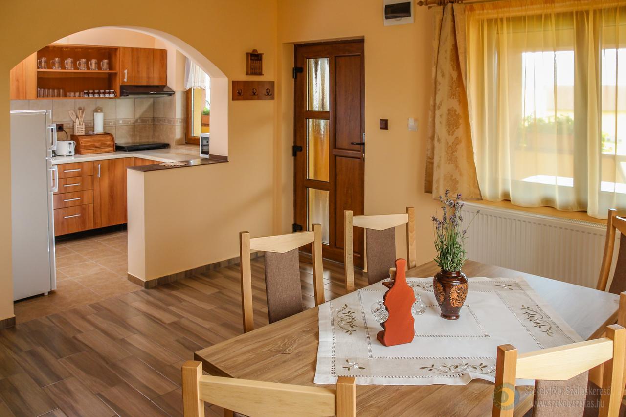 Apartamente Mano Apartmanok Praid Exterior photo